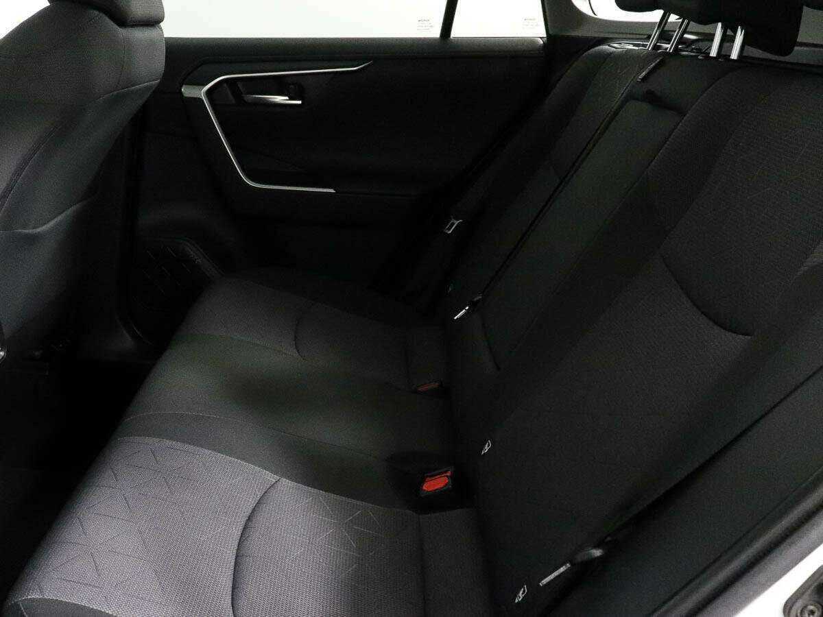 Toyota RAV4 с пробегом — 2020 год. Фото: #7