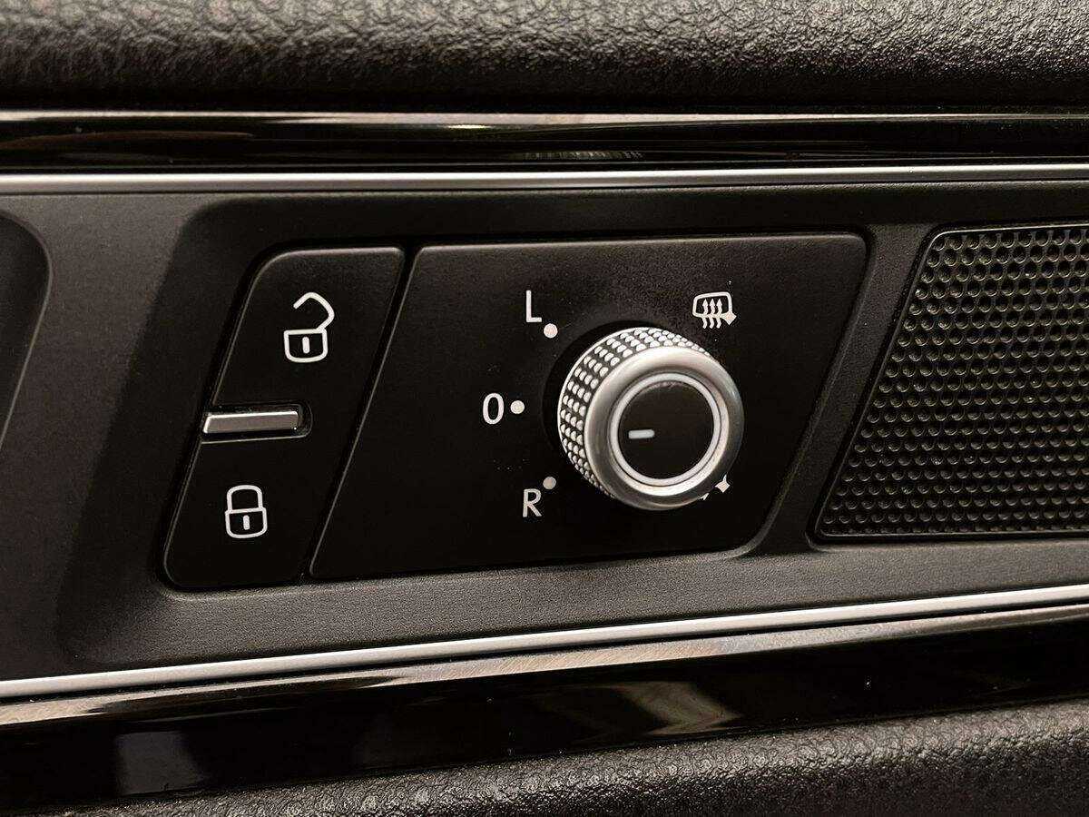 Volkswagen Touareg с пробегом — 2015 год. Фото: #15