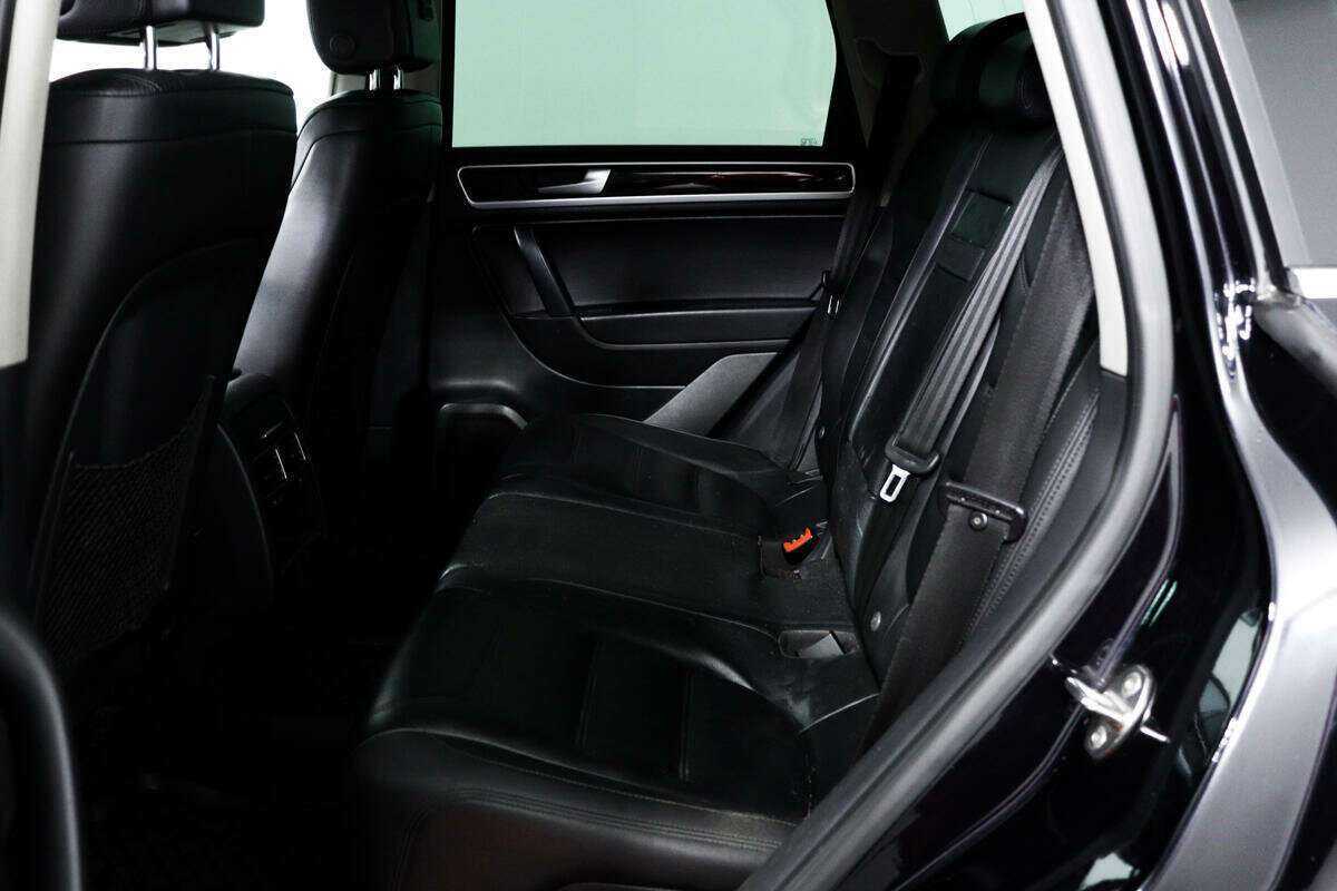 Volkswagen Touareg с пробегом — 2012 год. Фото: #10