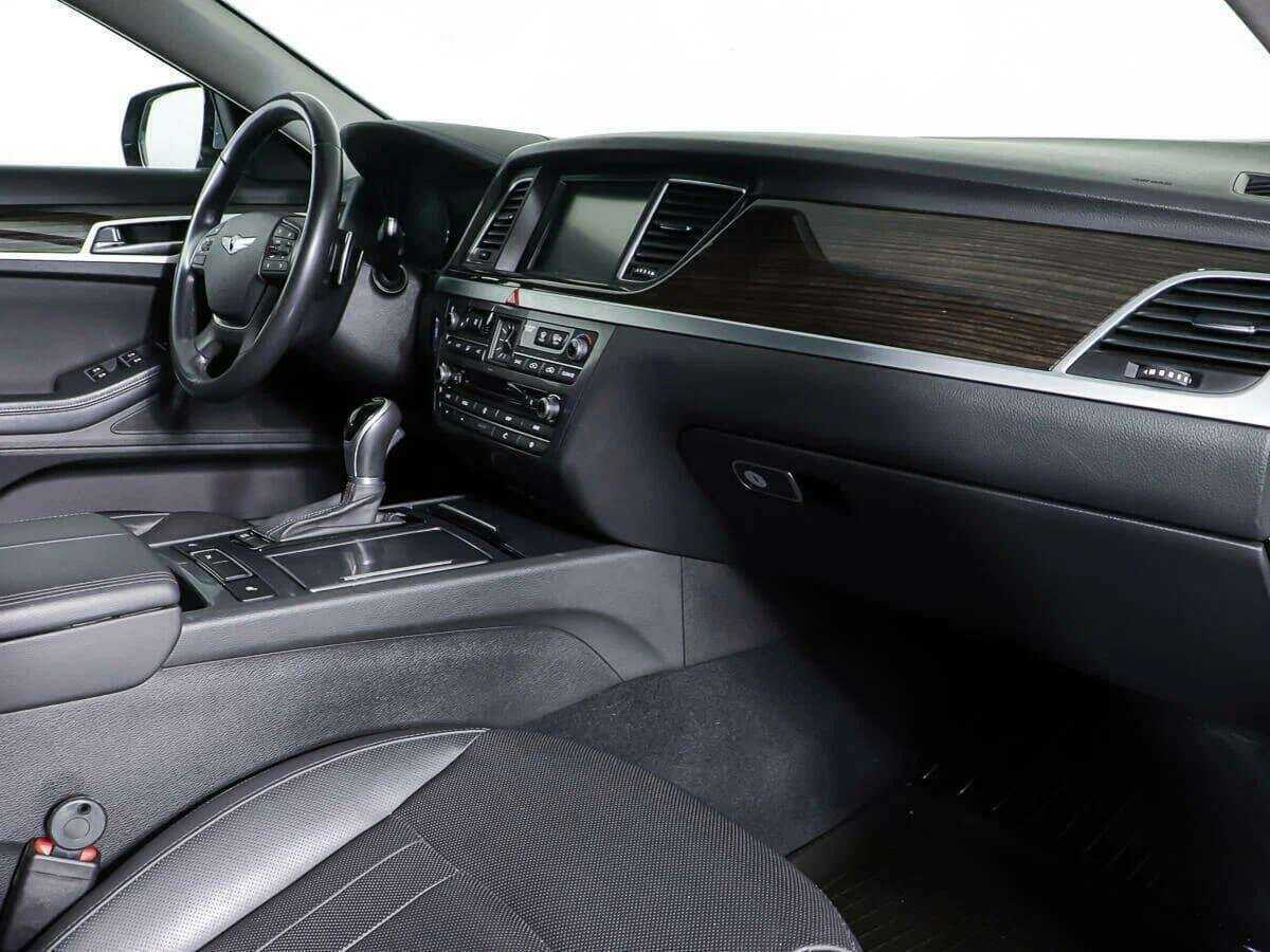 Hyundai Genesis с пробегом — 2014 год. Фото: #8
