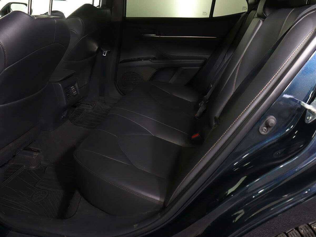 Toyota Camry с пробегом — 2019 год. Фото: #9