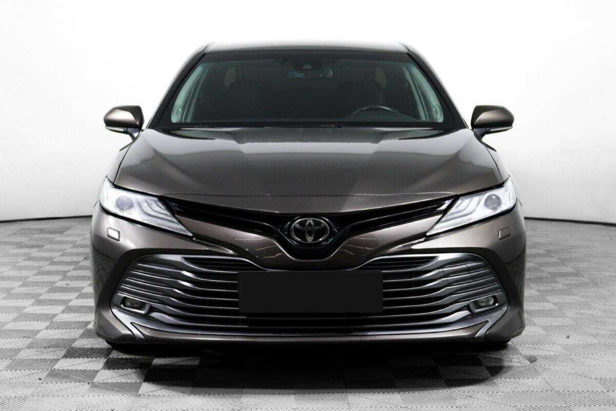 Toyota Camry с пробегом — 2019 год. Фото: #1