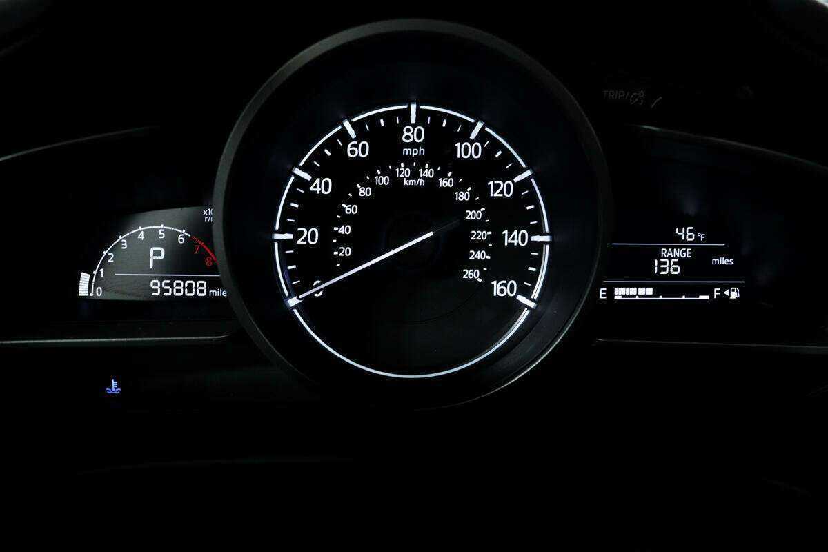 Mazda 3 с пробегом — 2016 год. Фото: #9