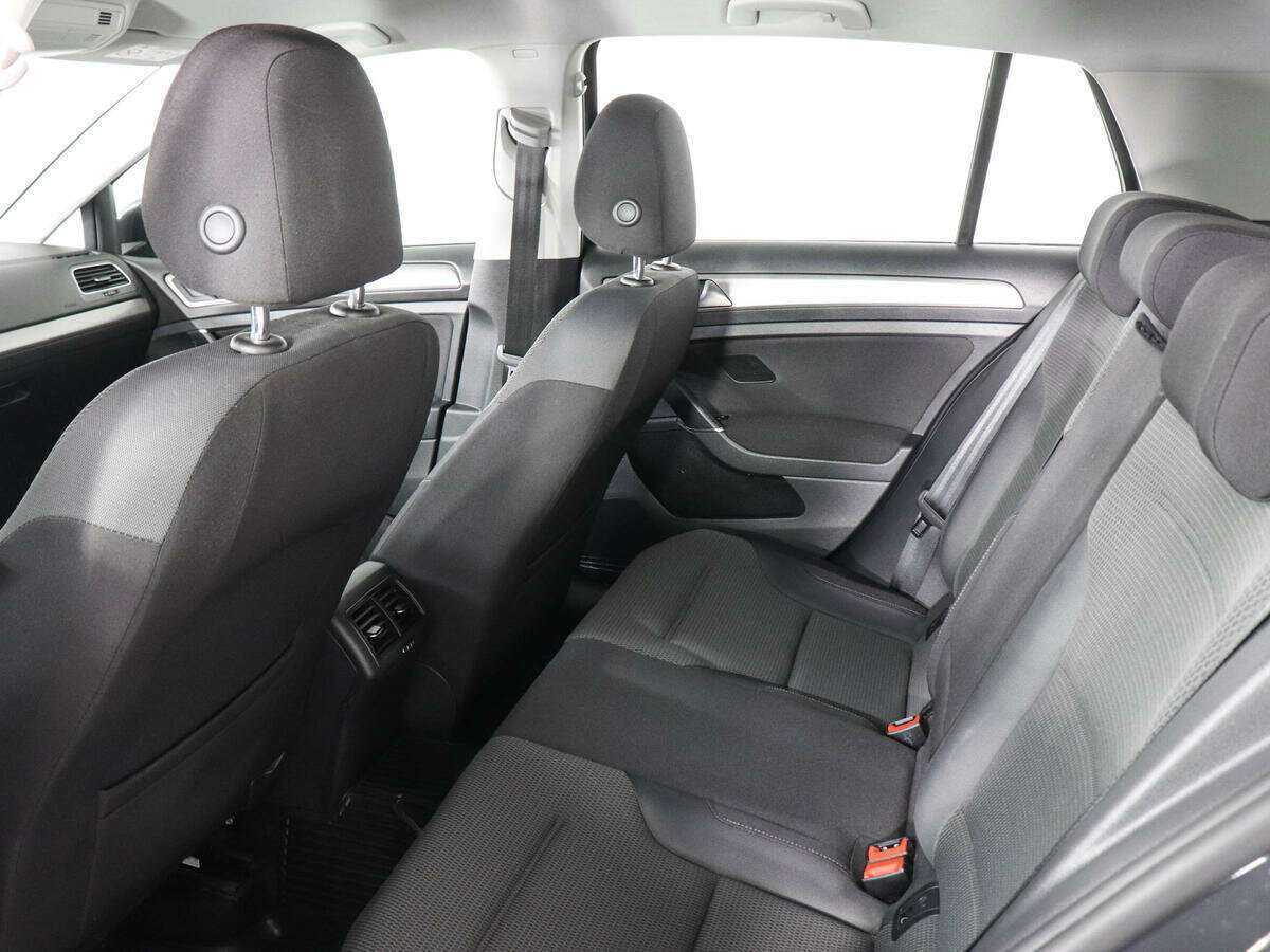 Volkswagen Golf с пробегом — 2016 год. Фото: #11