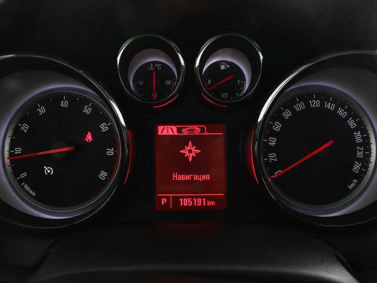 Opel Astra с пробегом — 2014 год. Фото: #10