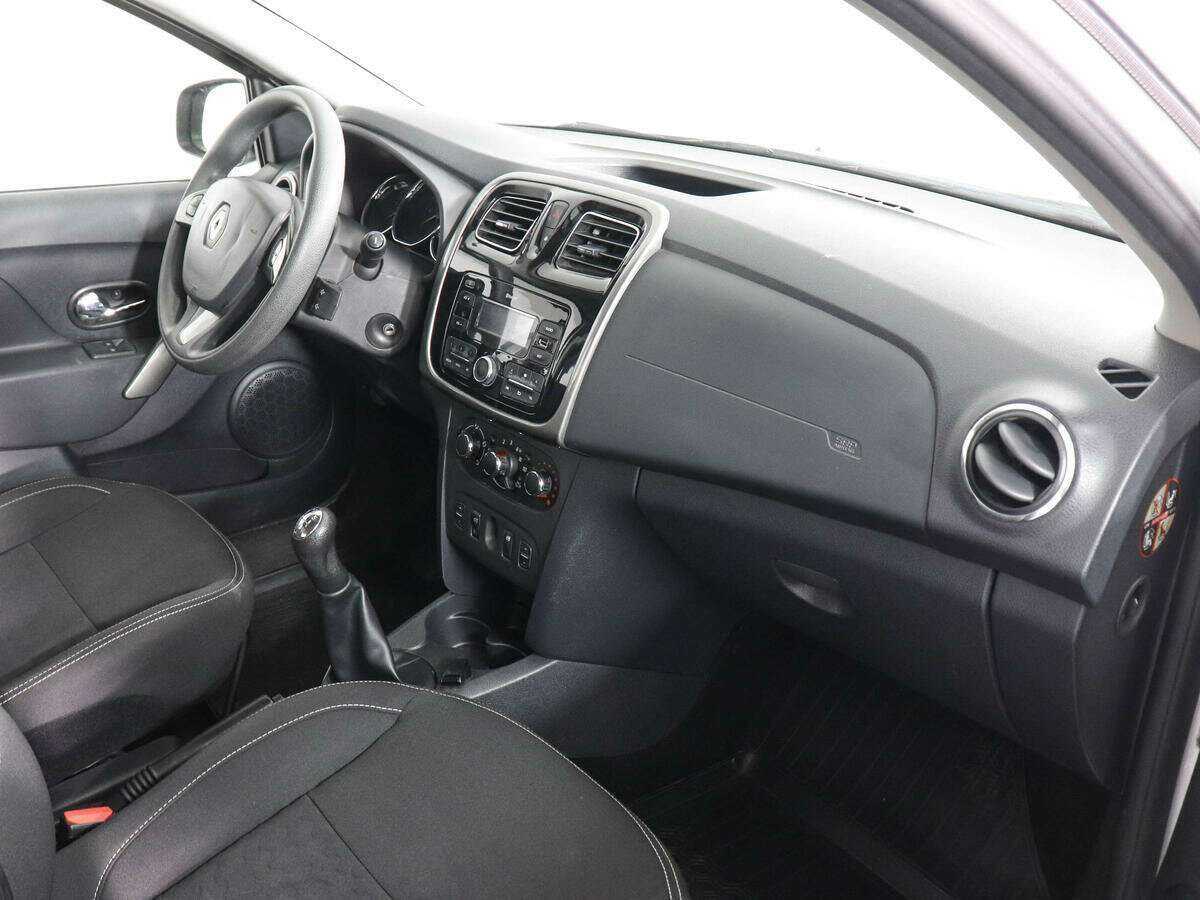 Renault Logan с пробегом — 2018 год. Фото: #5