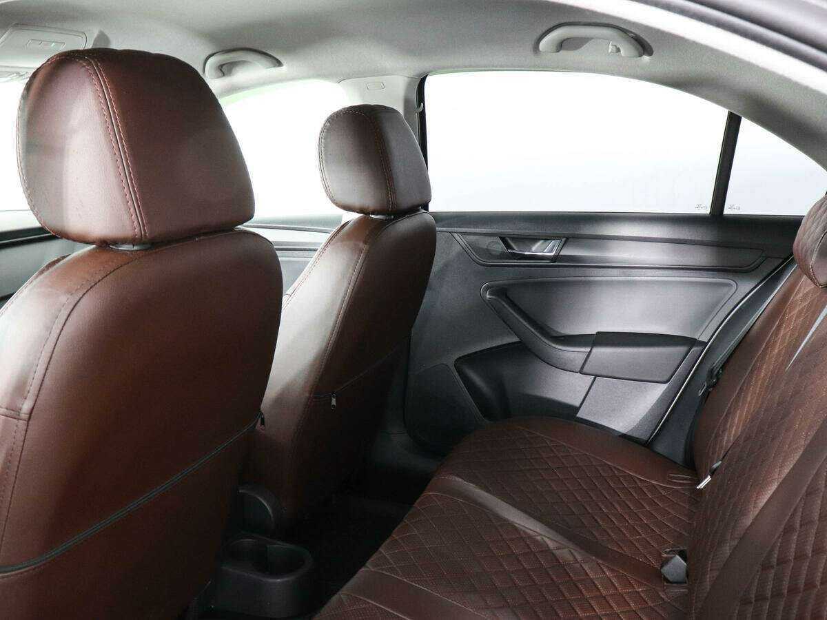 Skoda Rapid с пробегом — 2021 год. Фото: #11