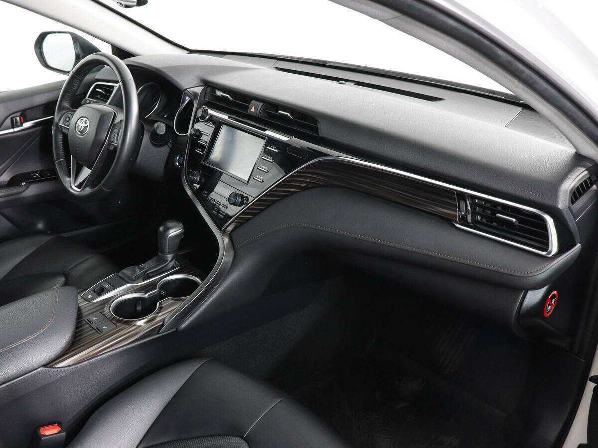 Toyota Camry с пробегом — 2019 год. Фото: #8