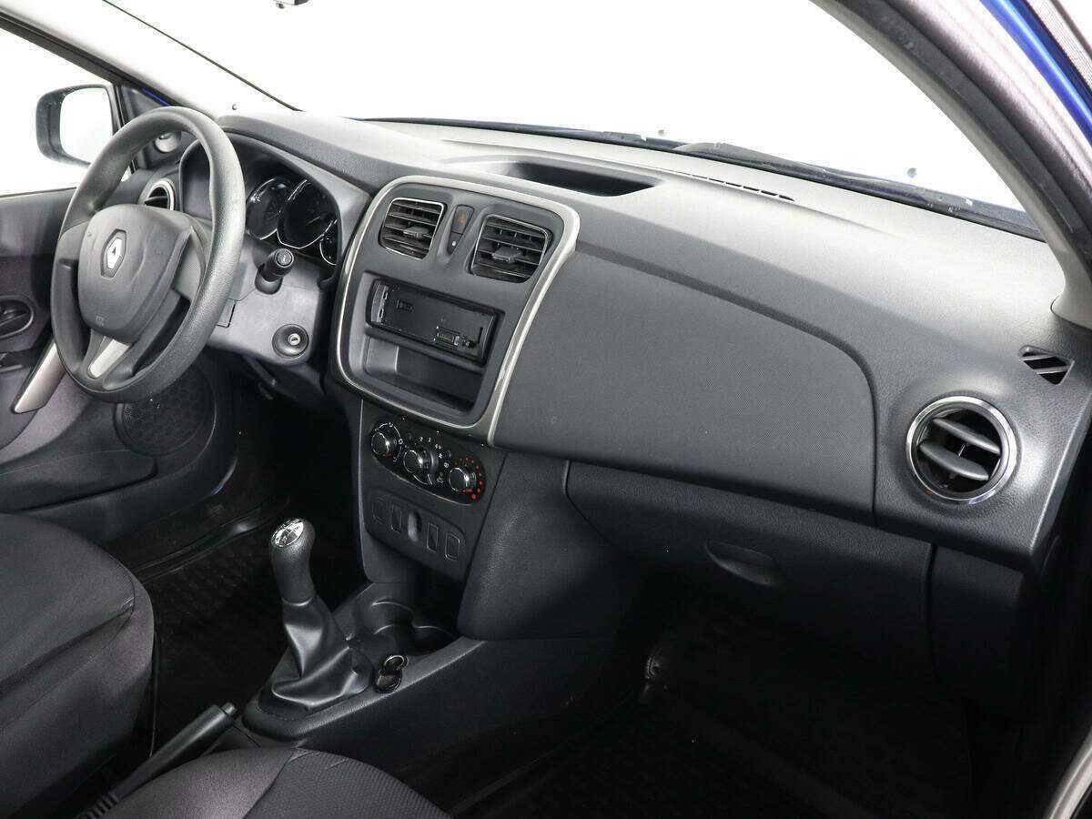 Renault Logan с пробегом — 2017 год. Фото: #9