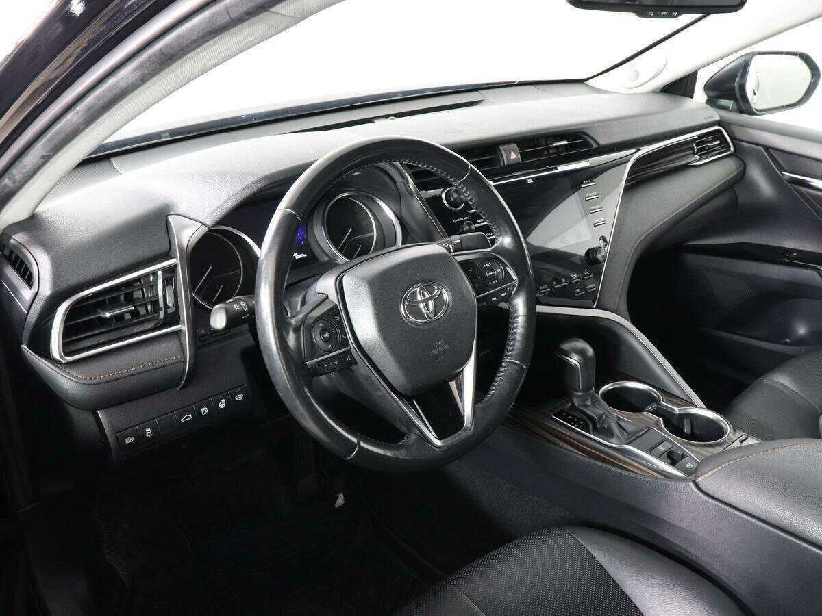 Toyota Camry с пробегом — 2018 год. Фото: #8