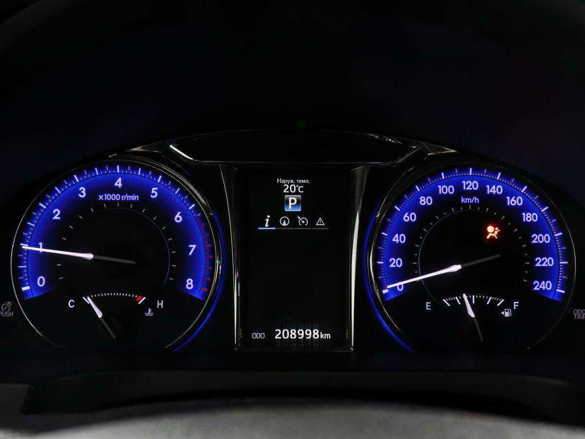 Toyota Camry с пробегом — 2015 год. Фото: #10