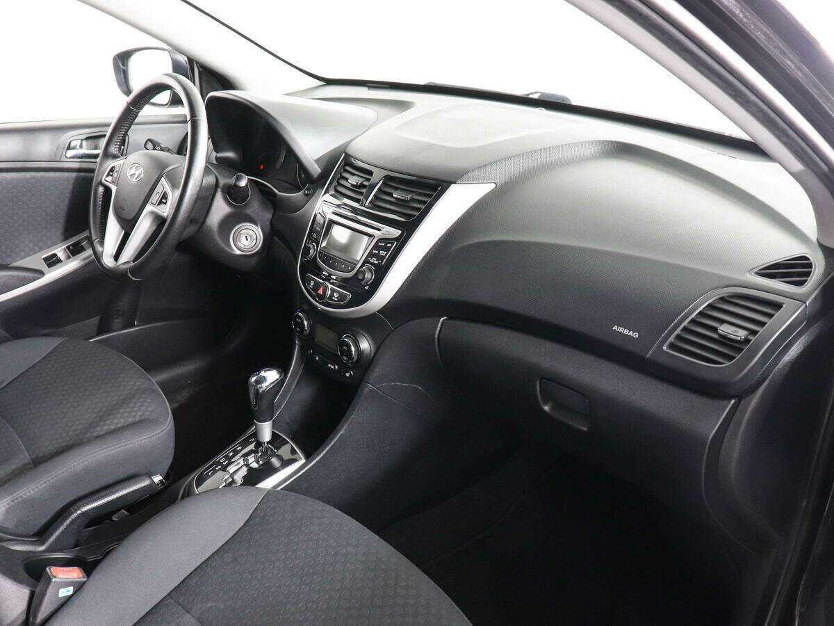 Hyundai Solaris с пробегом — 2012 год. Фото: #5