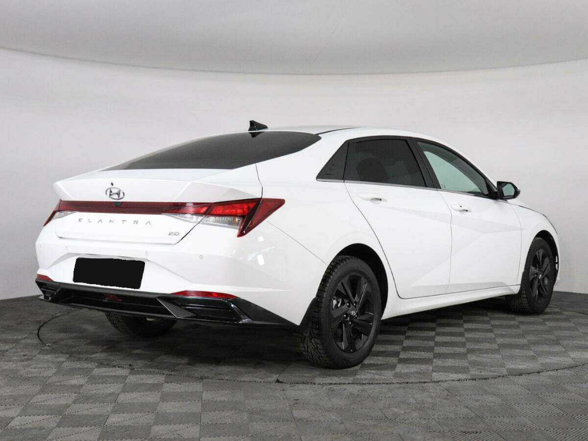 Hyundai Elantra с пробегом — 2021 год. Фото: #4