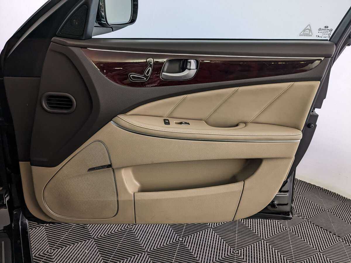 Hyundai Equus с пробегом — 2012 год. Фото: #19