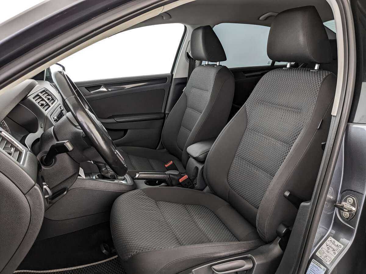 Volkswagen Jetta с пробегом — 2012 год. Фото: #14