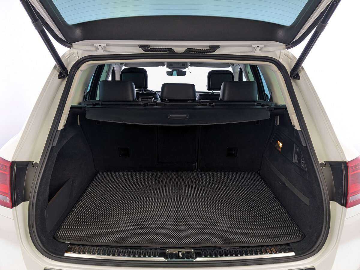 Volkswagen Touareg с пробегом — 2017 год. Фото: #9