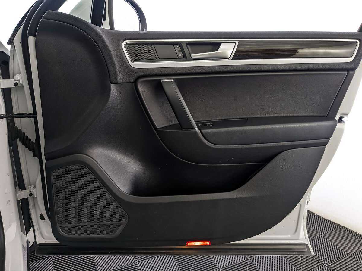 Volkswagen Touareg с пробегом — 2017 год. Фото: #23