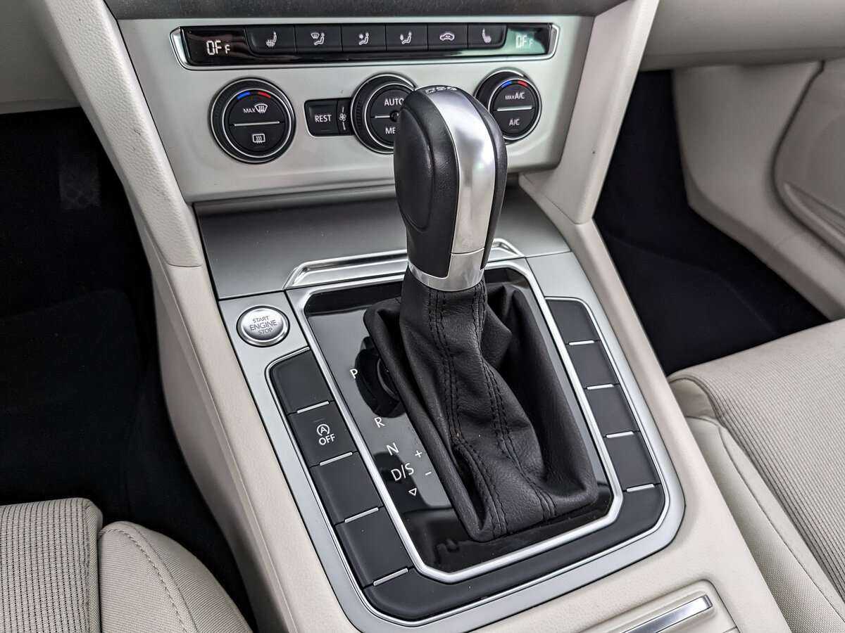 Volkswagen Passat с пробегом — 2018 год. Фото: #21