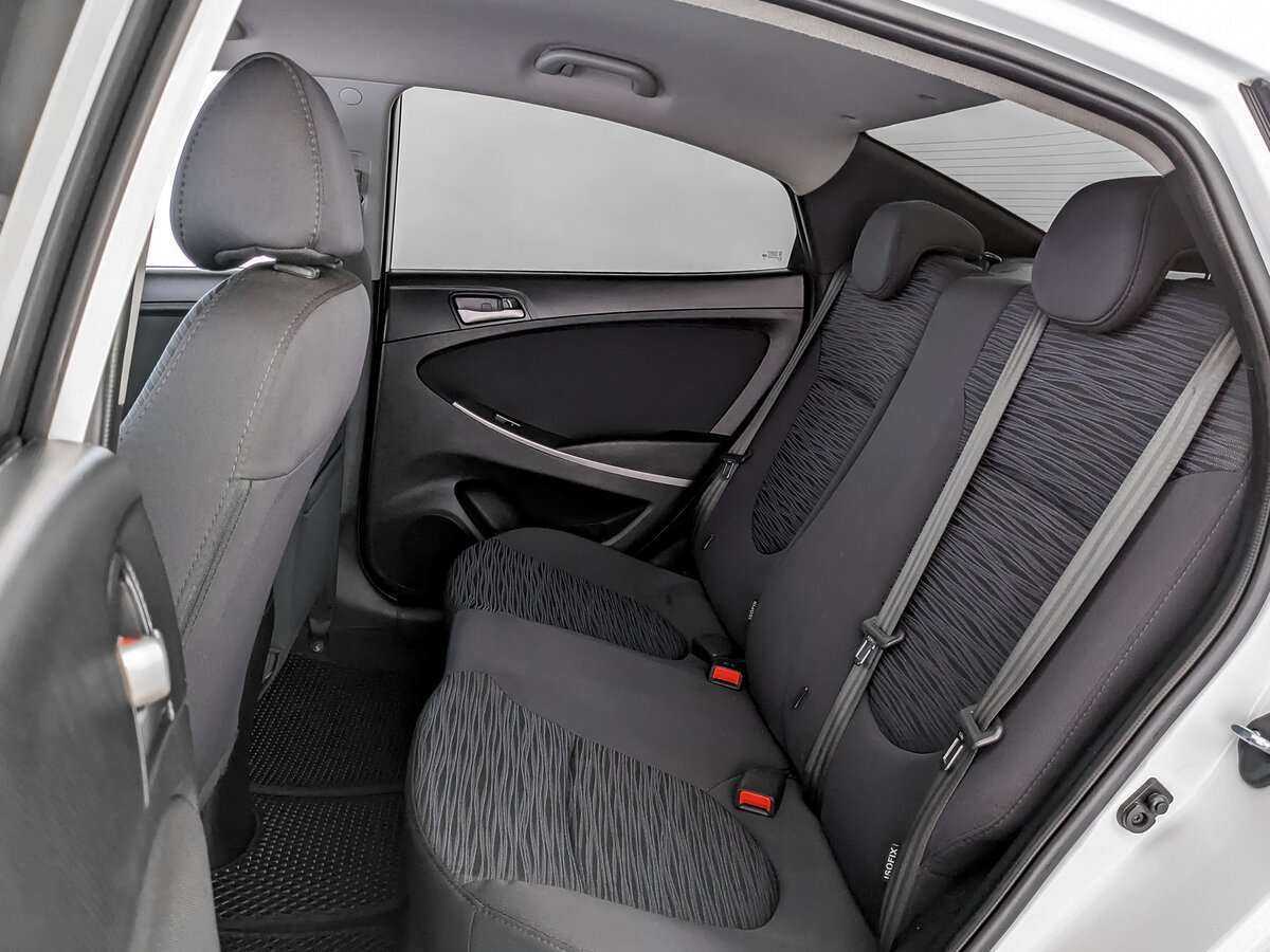 Hyundai Solaris с пробегом — 2015 год. Фото: #7