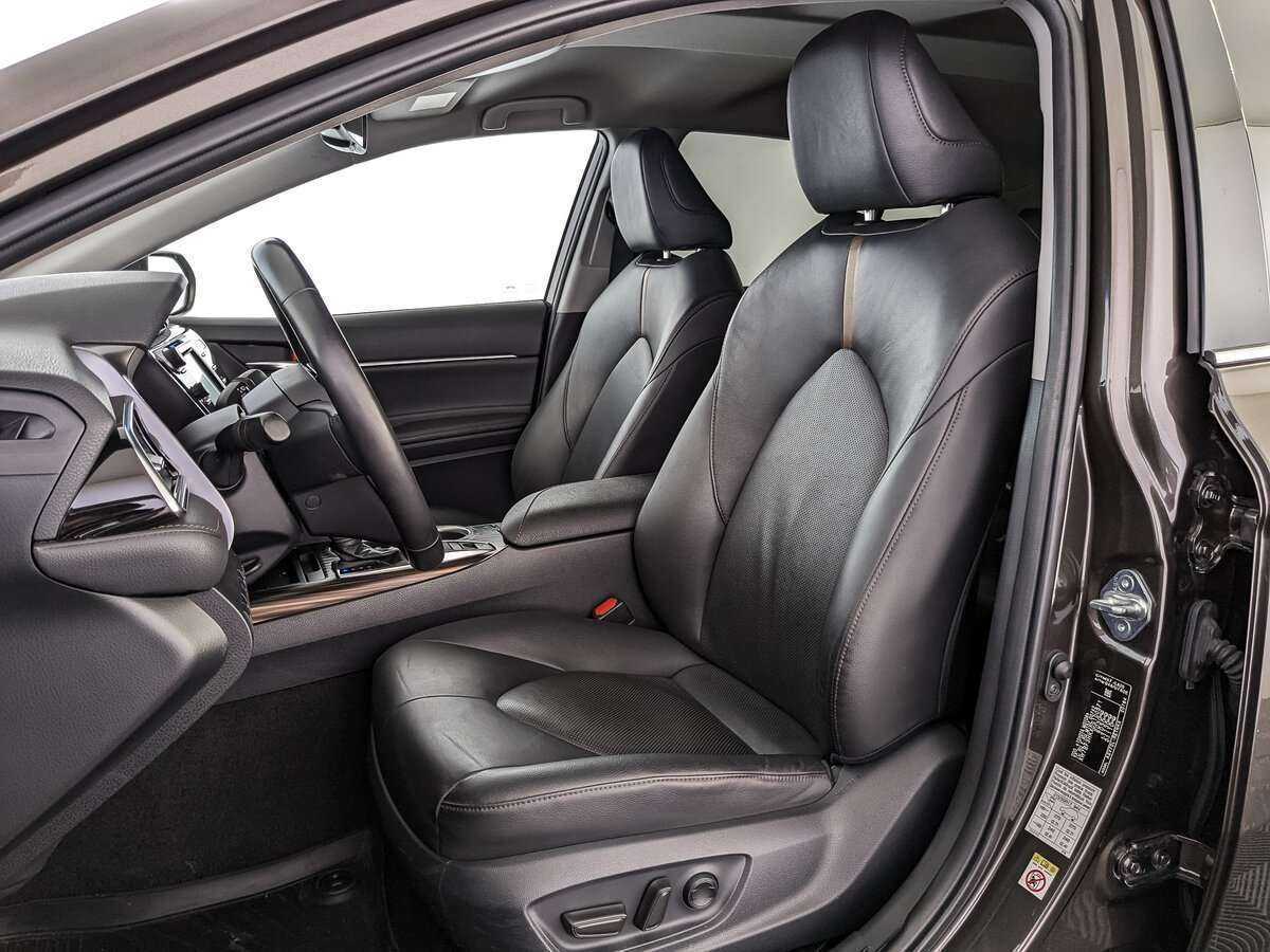 Toyota Camry с пробегом — 2018 год. Фото: #15