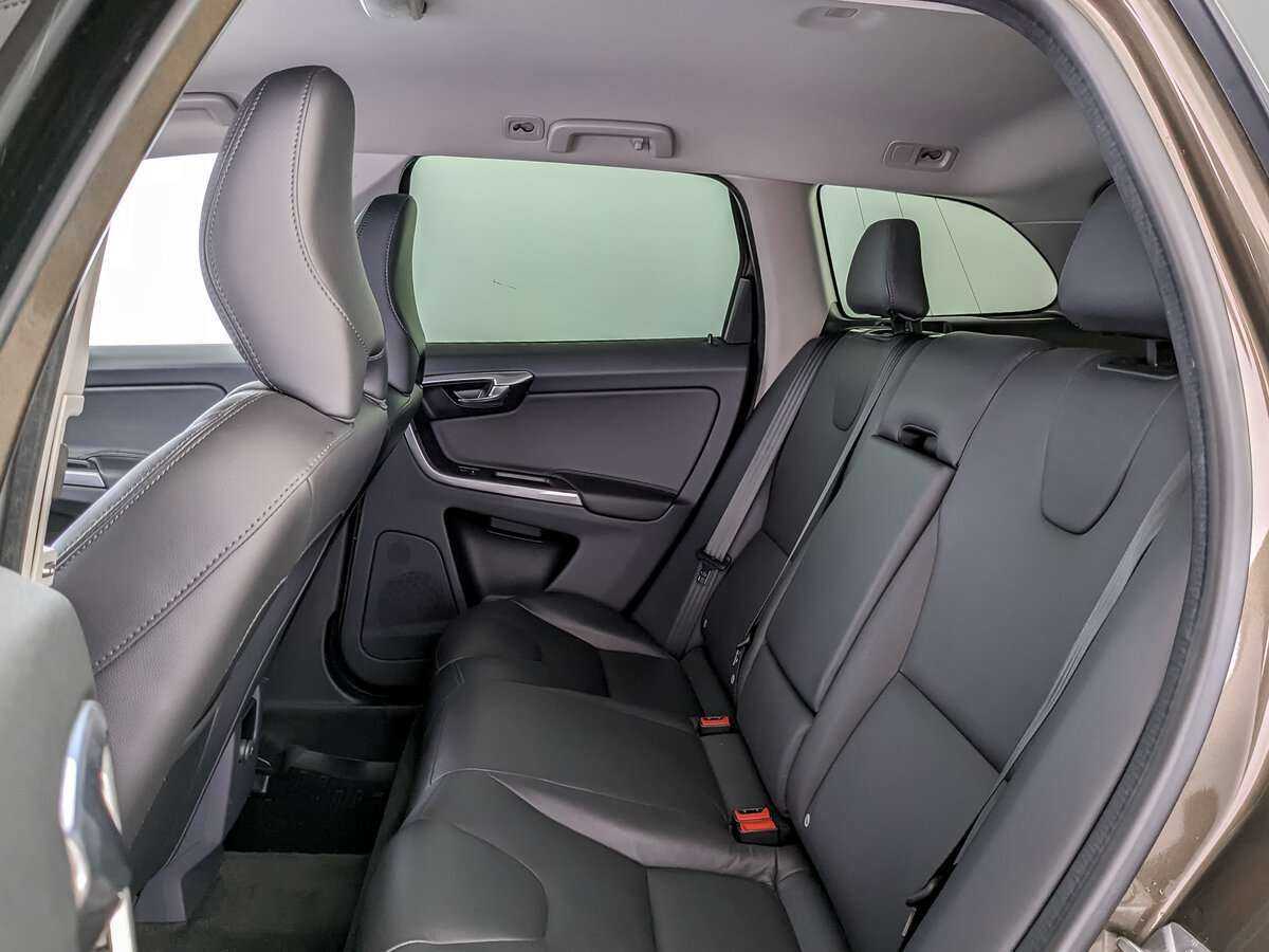 Volvo XC60 с пробегом — 2015 год. Фото: #11