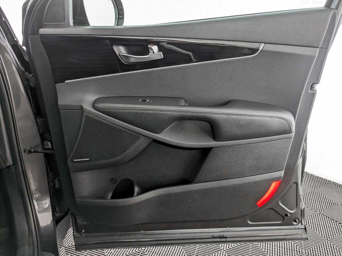 Kia Sorento с пробегом — 2019 год. Фото: #19