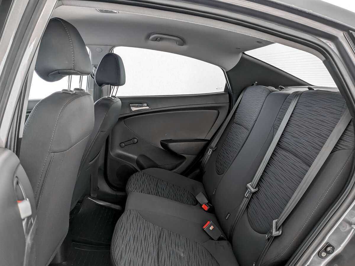 Hyundai Solaris с пробегом — 2014 год. Фото: #9