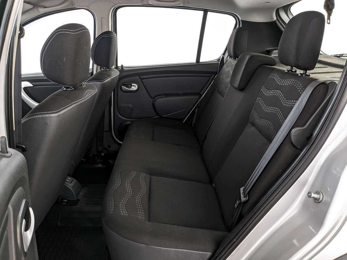 Renault Sandero с пробегом — 2013 год. Фото: #12