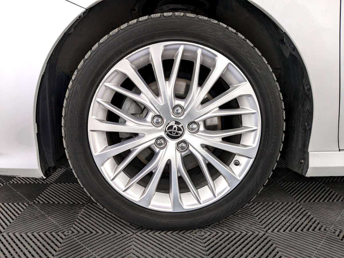 Toyota Camry с пробегом — 2019 год. Фото: #17