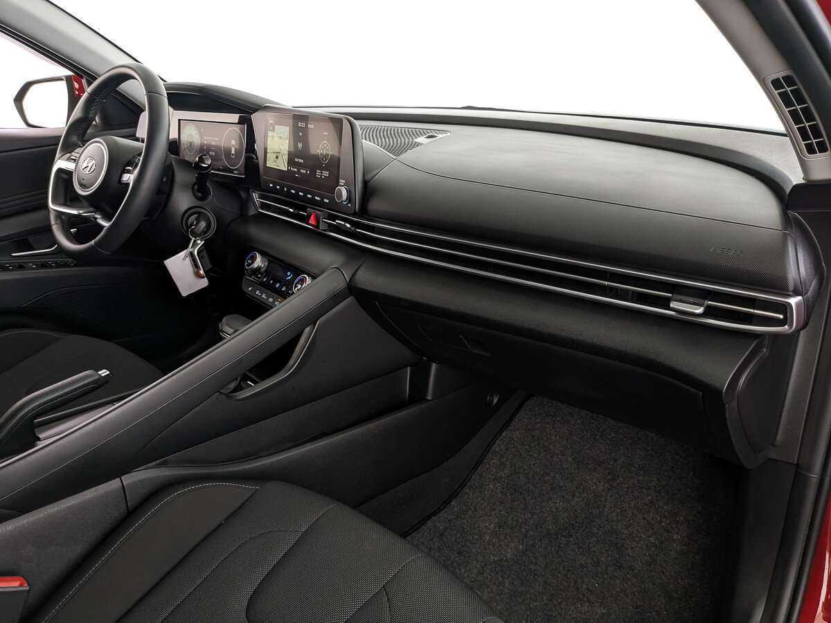 Hyundai Elantra с пробегом — 2021 год. Фото: #9