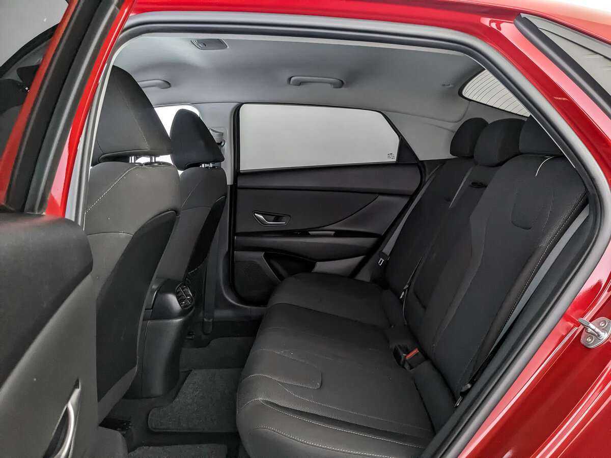 Hyundai Elantra с пробегом — 2021 год. Фото: #13