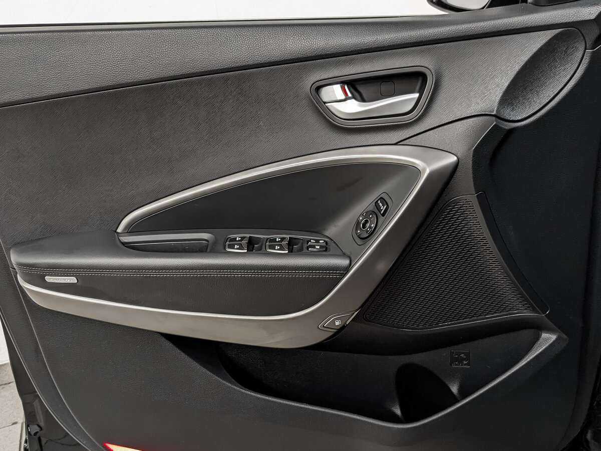 Hyundai Santa Fe с пробегом — 2015 год. Фото: #13