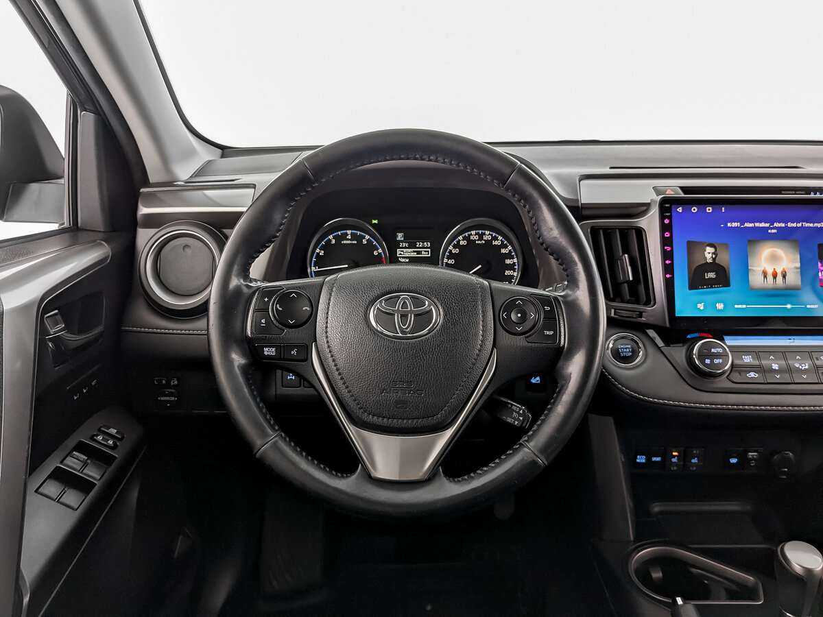 Toyota RAV4 с пробегом — 2017 год. Фото: #17