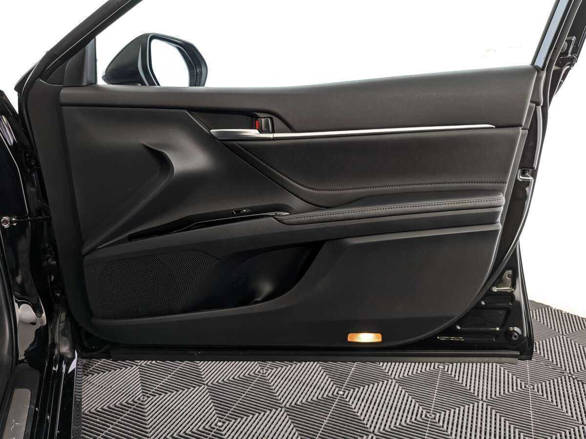 Toyota Camry с пробегом — 2019 год. Фото: #17