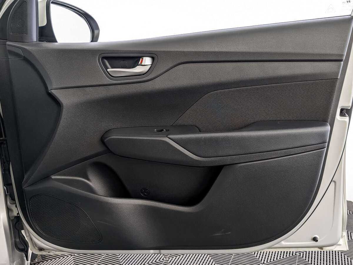 Hyundai Solaris с пробегом — 2020 год. Фото: #20