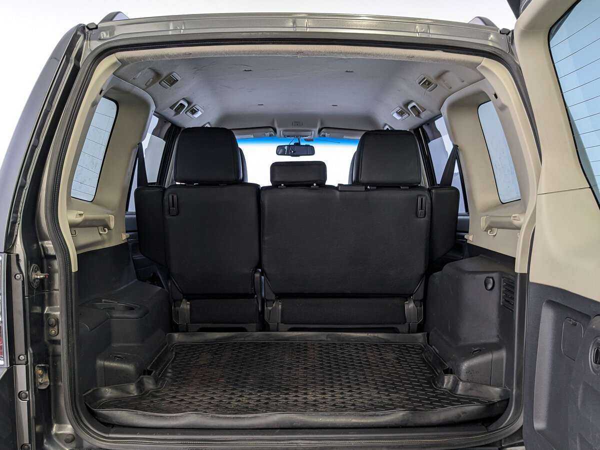 Mitsubishi Pajero с пробегом — 2013 год. Фото: #9