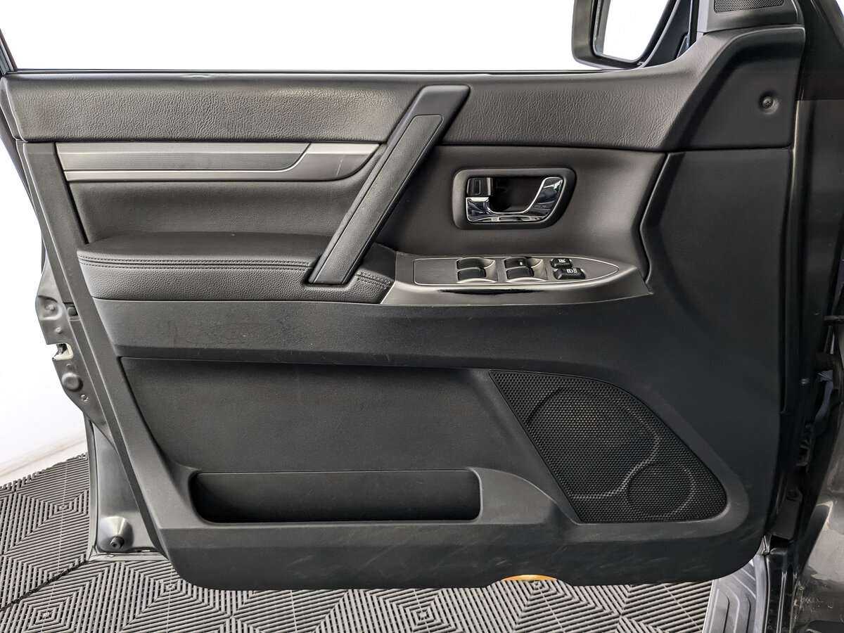 Mitsubishi Pajero с пробегом — 2013 год. Фото: #18