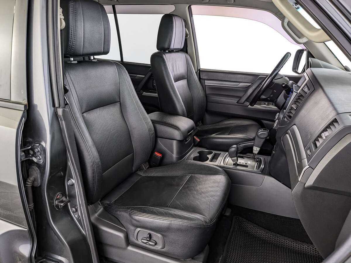 Mitsubishi Pajero с пробегом — 2013 год. Фото: #23