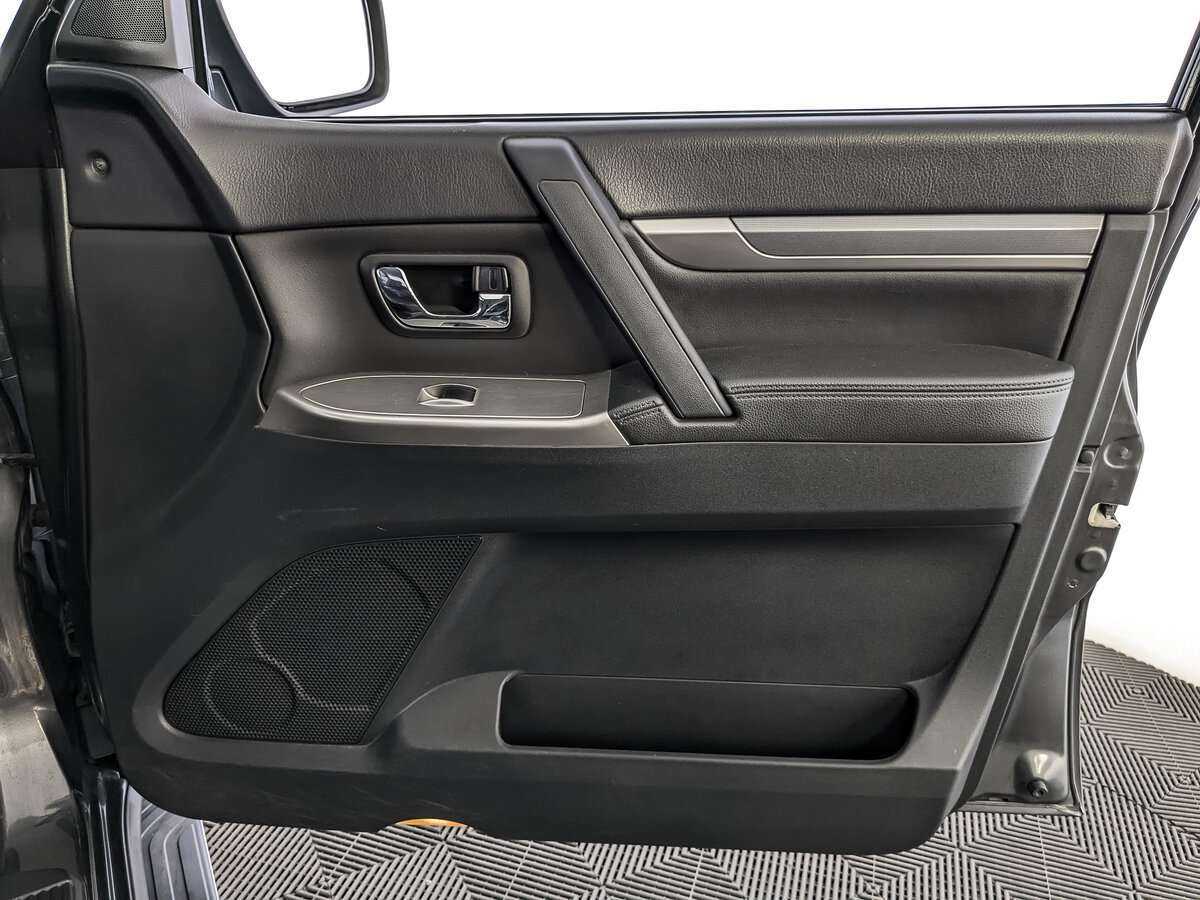 Mitsubishi Pajero с пробегом — 2013 год. Фото: #24