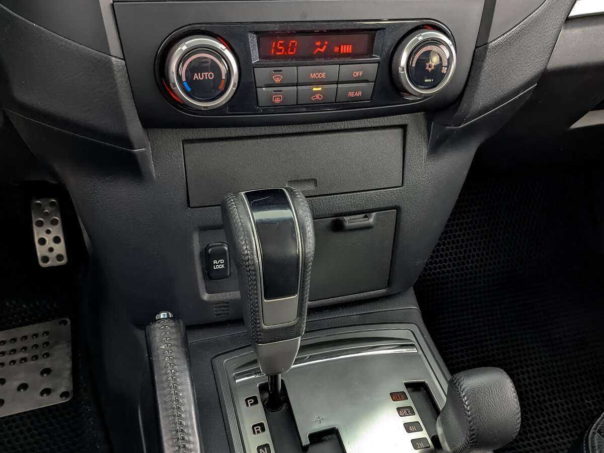 Mitsubishi Pajero с пробегом — 2013 год. Фото: #25