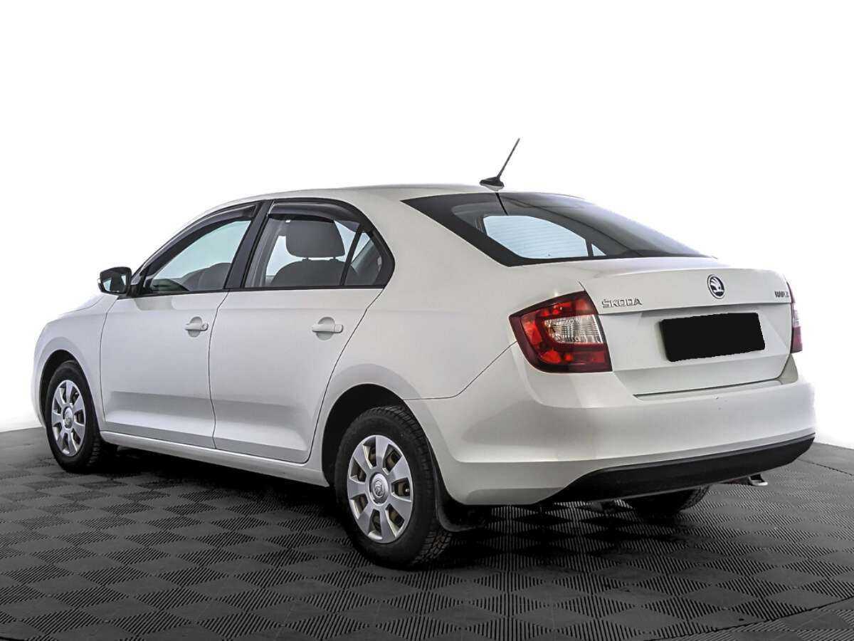 Skoda Rapid с пробегом — 2017 год. Фото: #6