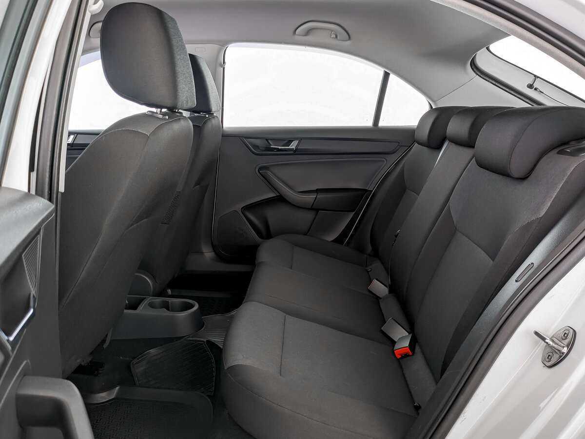 Skoda Rapid с пробегом — 2017 год. Фото: #9