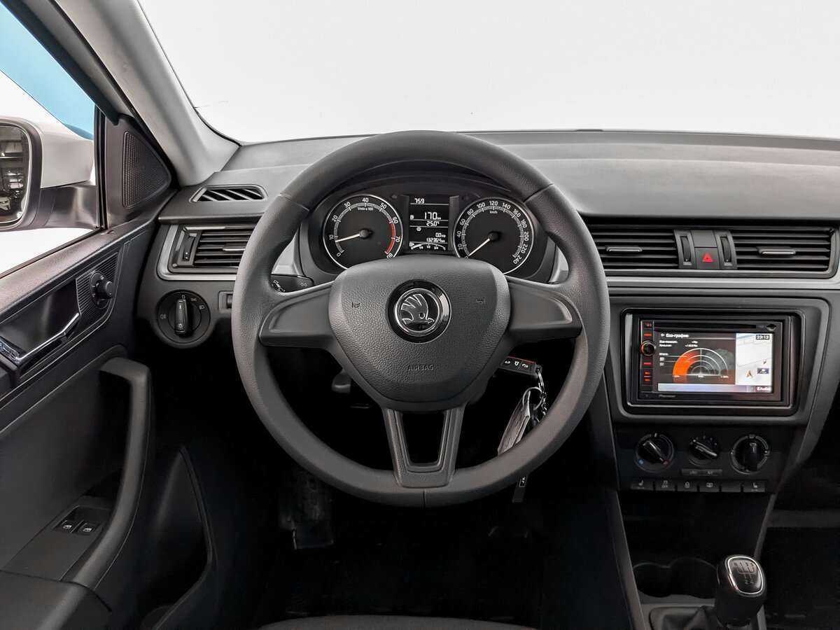 Skoda Rapid с пробегом — 2017 год. Фото: #16
