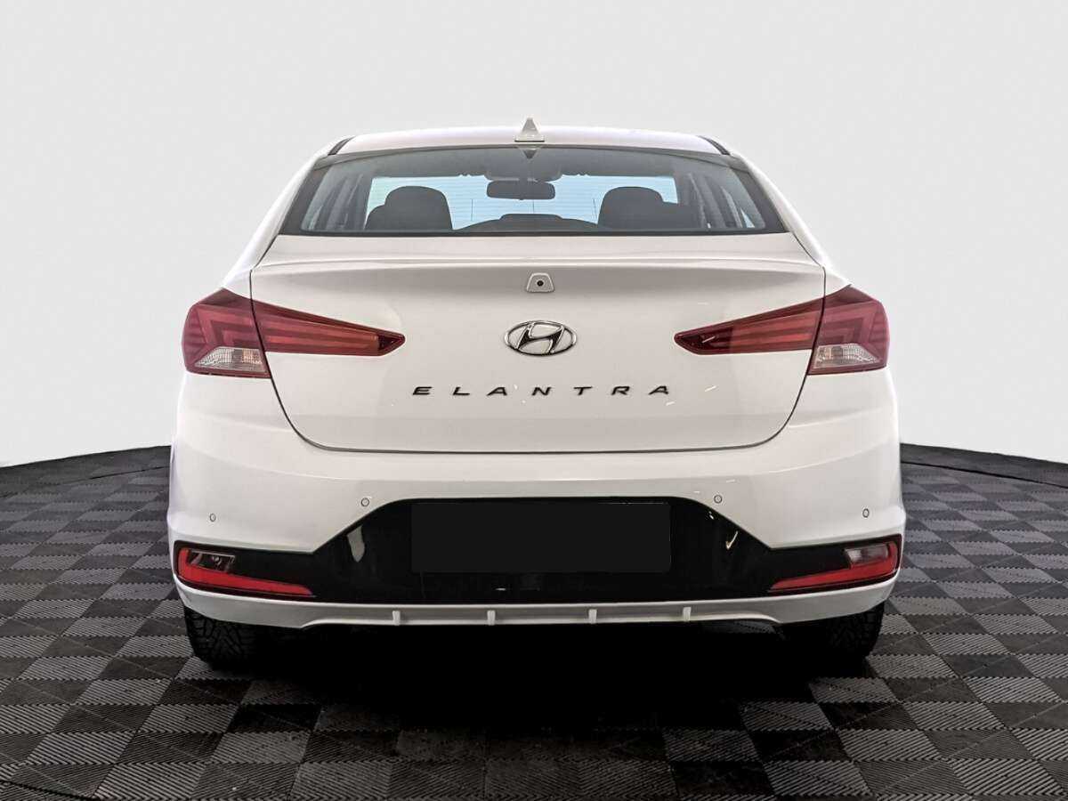 Hyundai Elantra с пробегом — 2020 год. Фото: #5