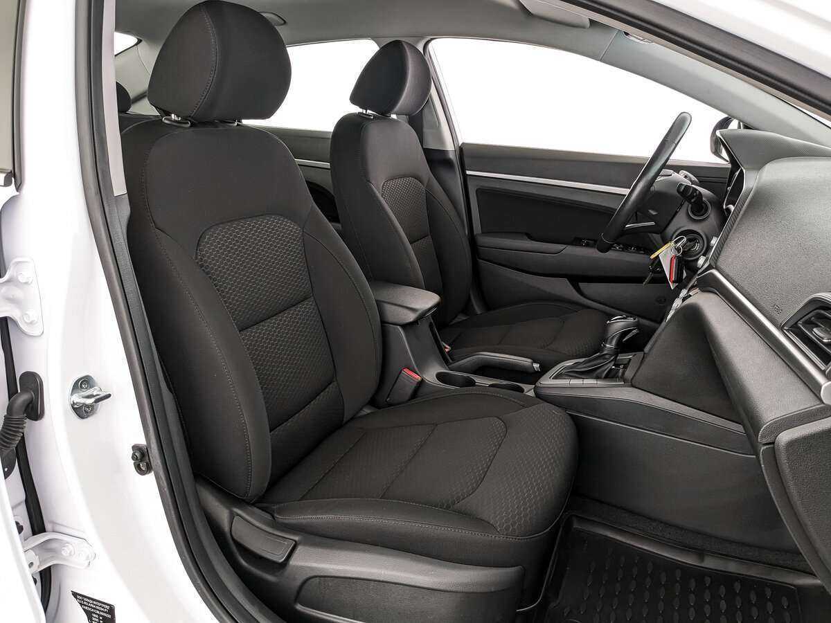 Hyundai Elantra с пробегом — 2020 год. Фото: #19