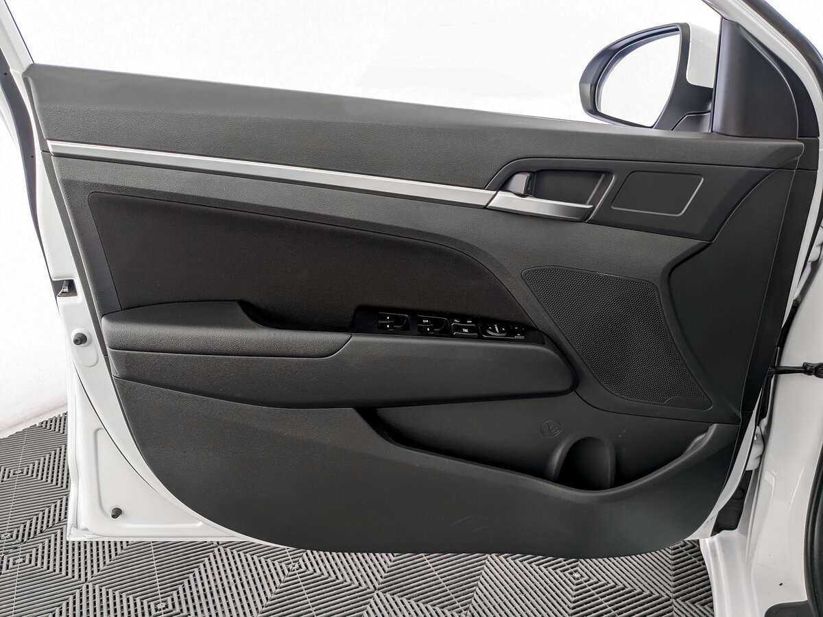 Hyundai Elantra с пробегом — 2020 год. Фото: #14