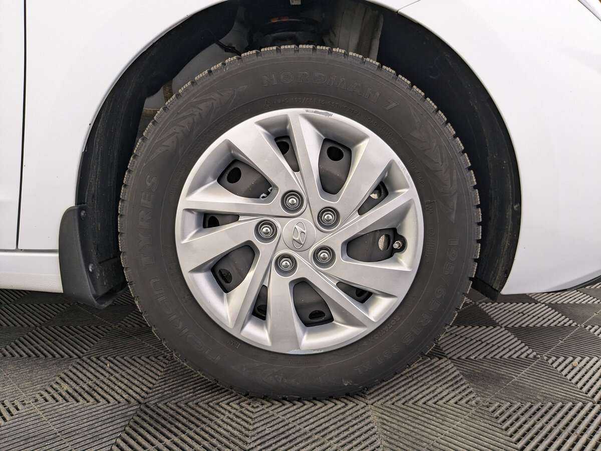 Hyundai Elantra с пробегом — 2020 год. Фото: #11