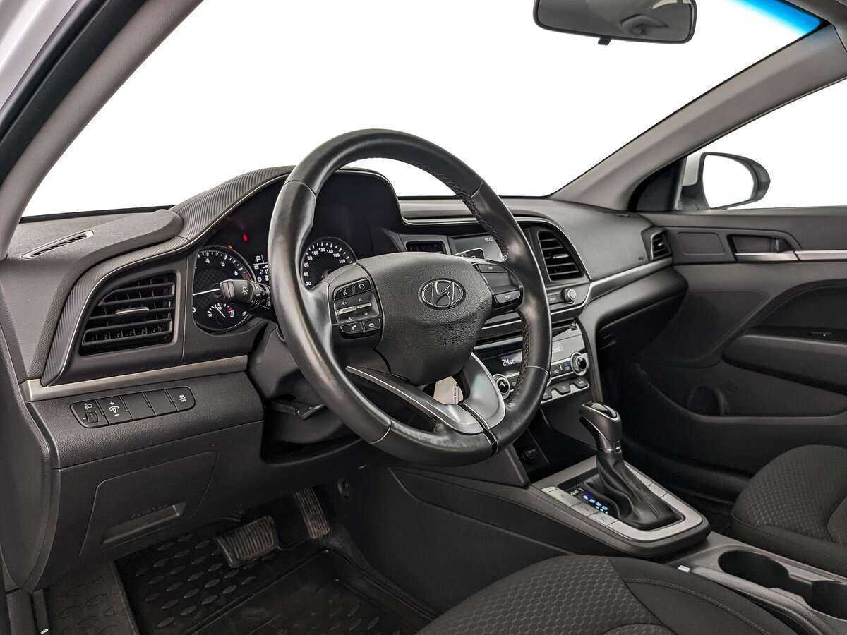 Hyundai Elantra с пробегом — 2020 год. Фото: #14