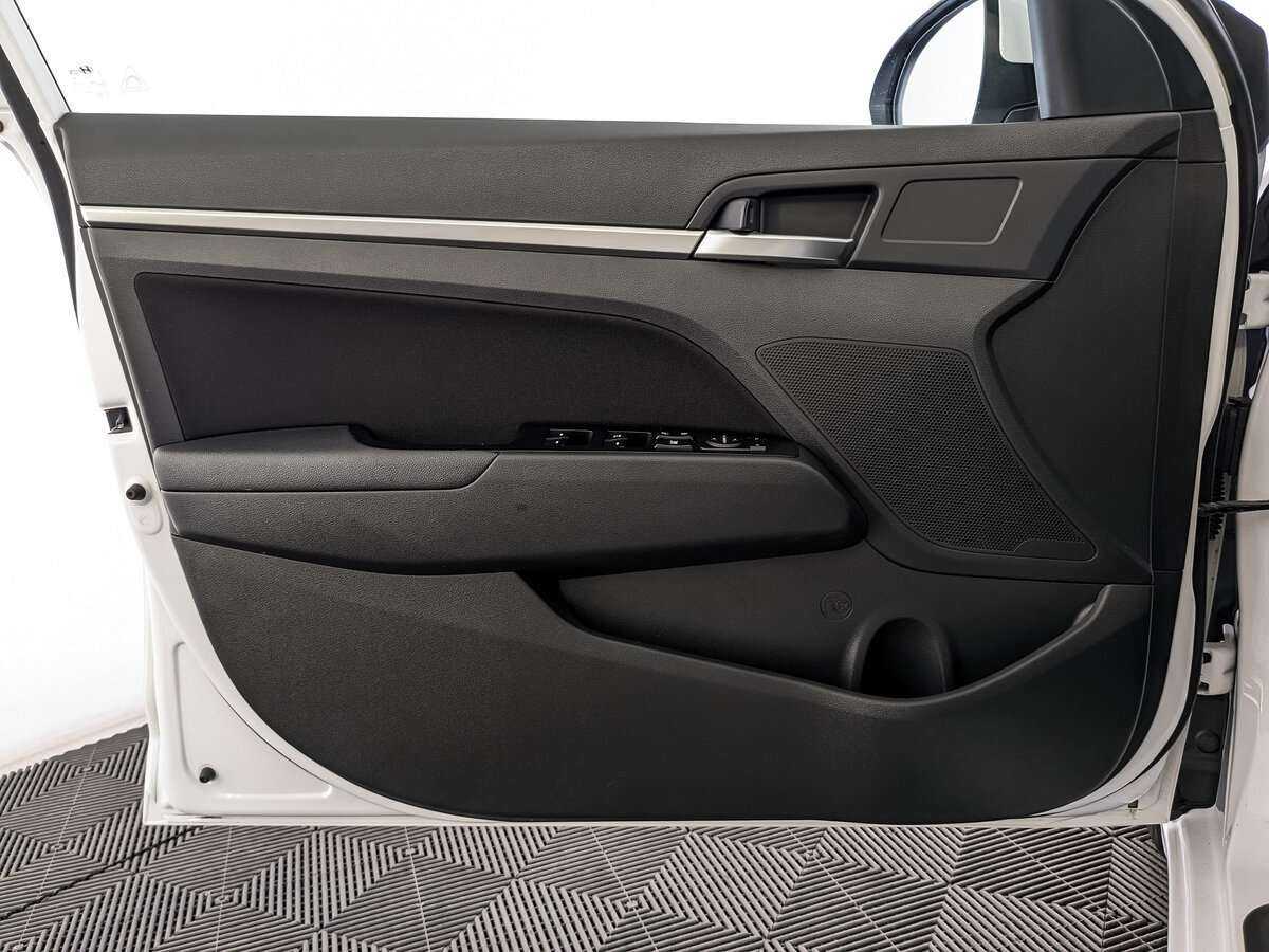 Hyundai Elantra с пробегом — 2020 год. Фото: #18
