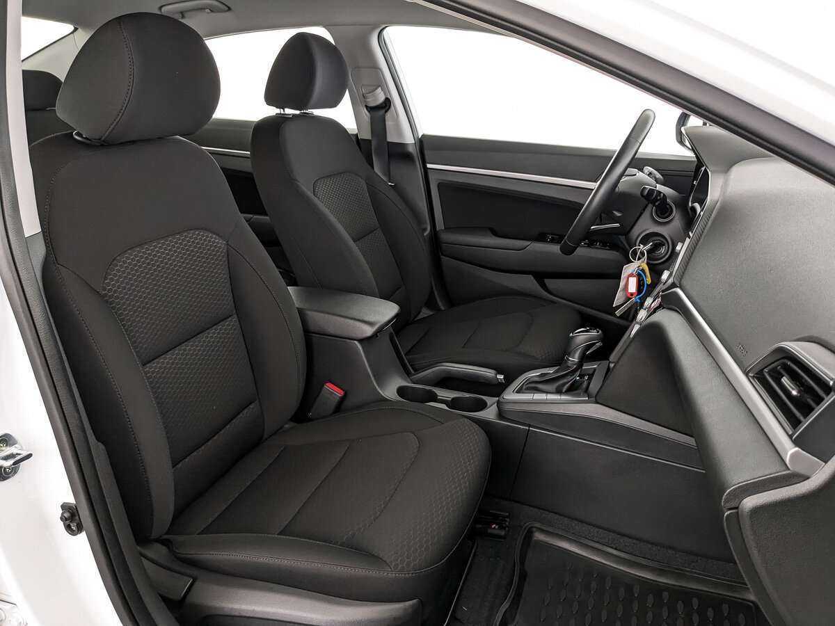 Hyundai Elantra с пробегом — 2020 год. Фото: #23